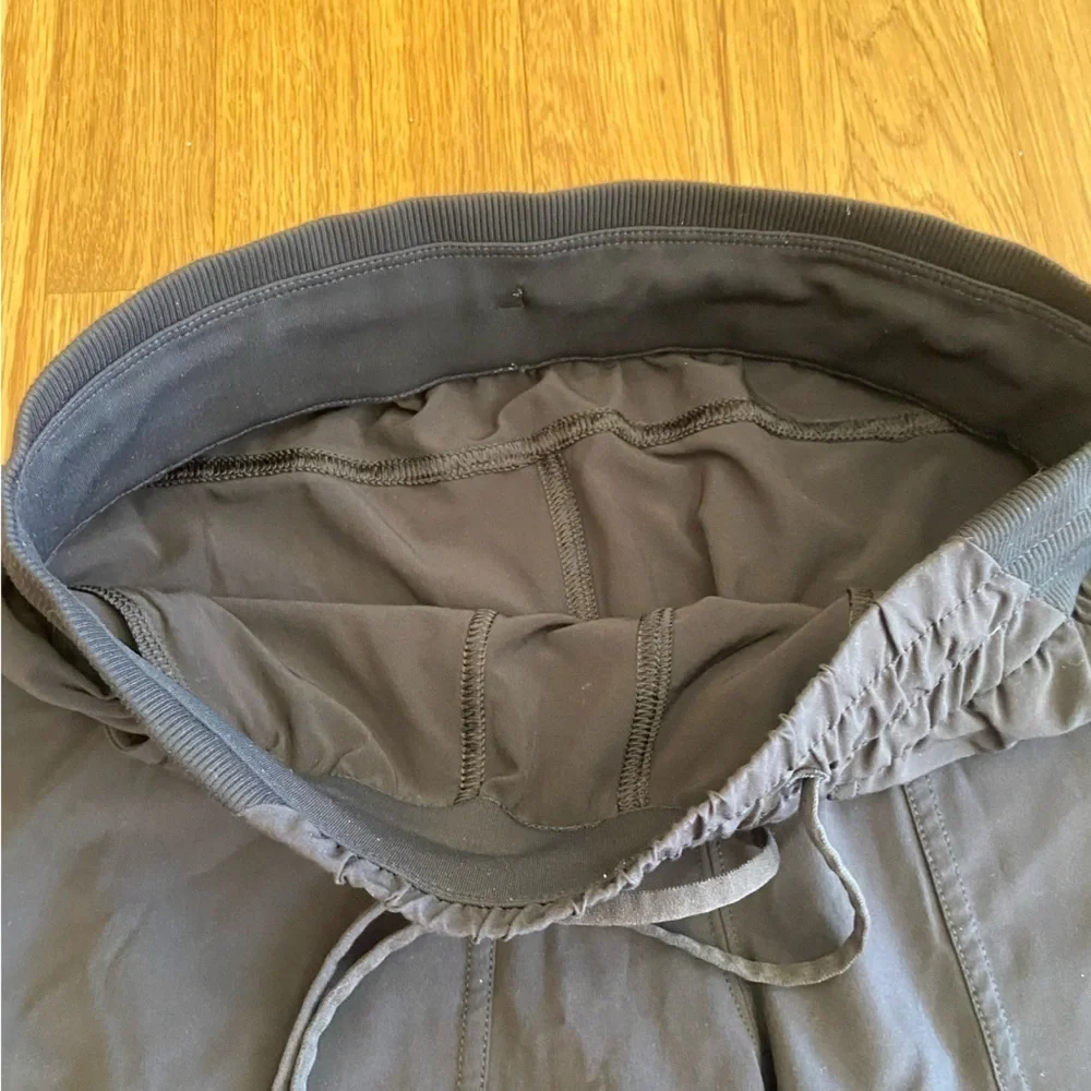 Womens Lululemon Beyond the Studio Crop black EUC size 4